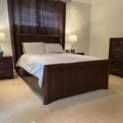 5 piece Queen bedroom set