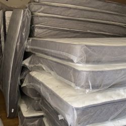 King Gel Memory Foam Mattress Brand New In The Box 