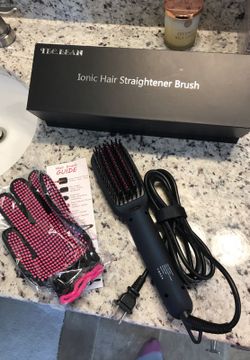 Straightener brush with glove