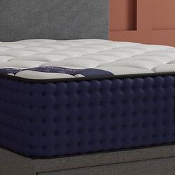 Dreamcloud Mattress.     Dream Cloud 14" Thick Cal- King  Mattress  - Luxury  Hybrid Memory Foam 