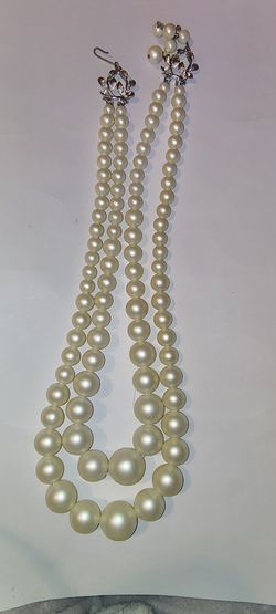 vintage two-strand graduated faux-pearl necklace created by the Star Novelty Co.
