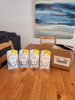 NEW Box Of 4 Febreeze Plug Oil Warmers With Low Level Indicator Light - Warmers Only $10 Total (SE San Diego)