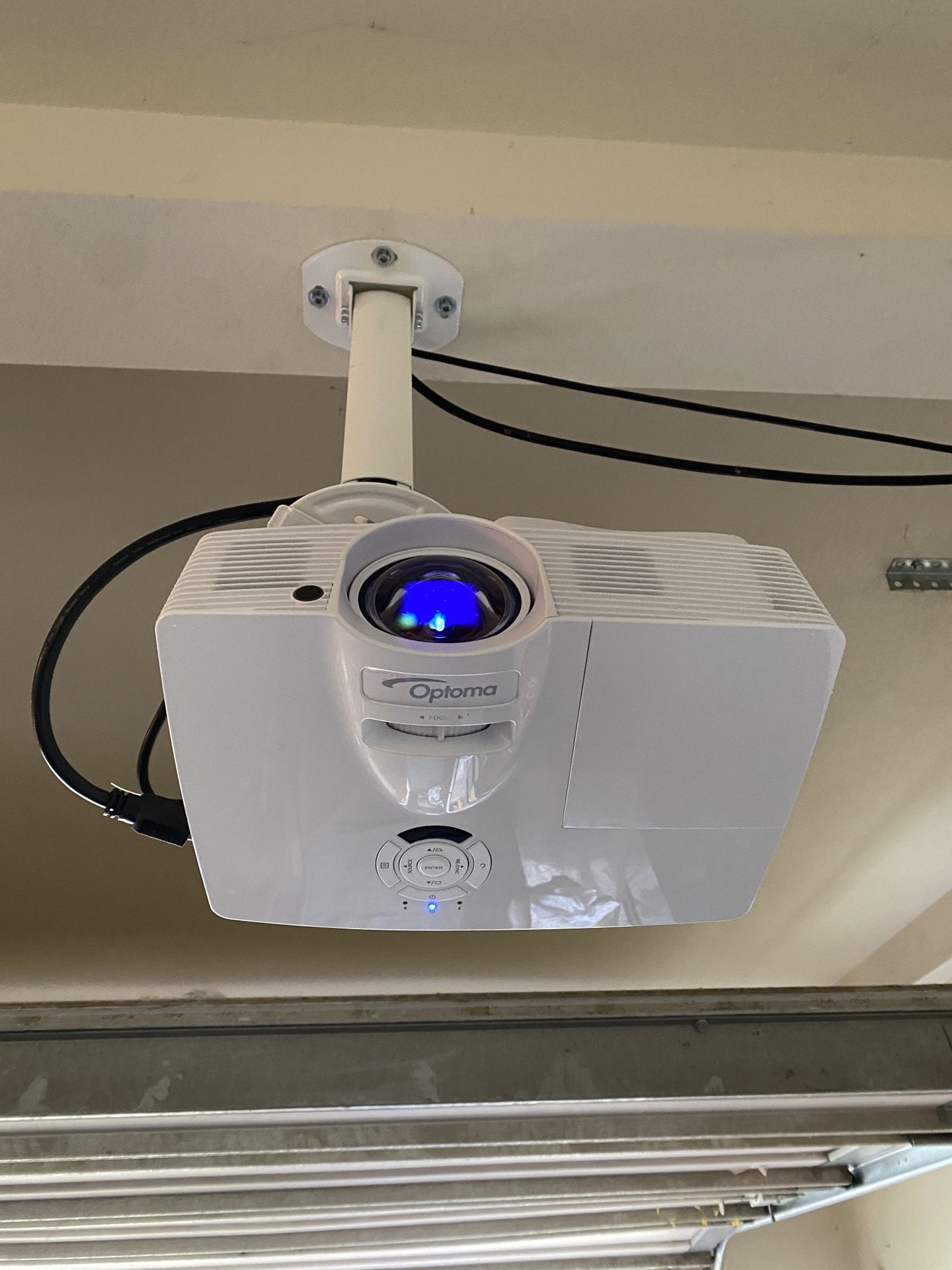 Projector and full Surround Sound, Speakers, Subwoofer, Receiver, Projector Screen