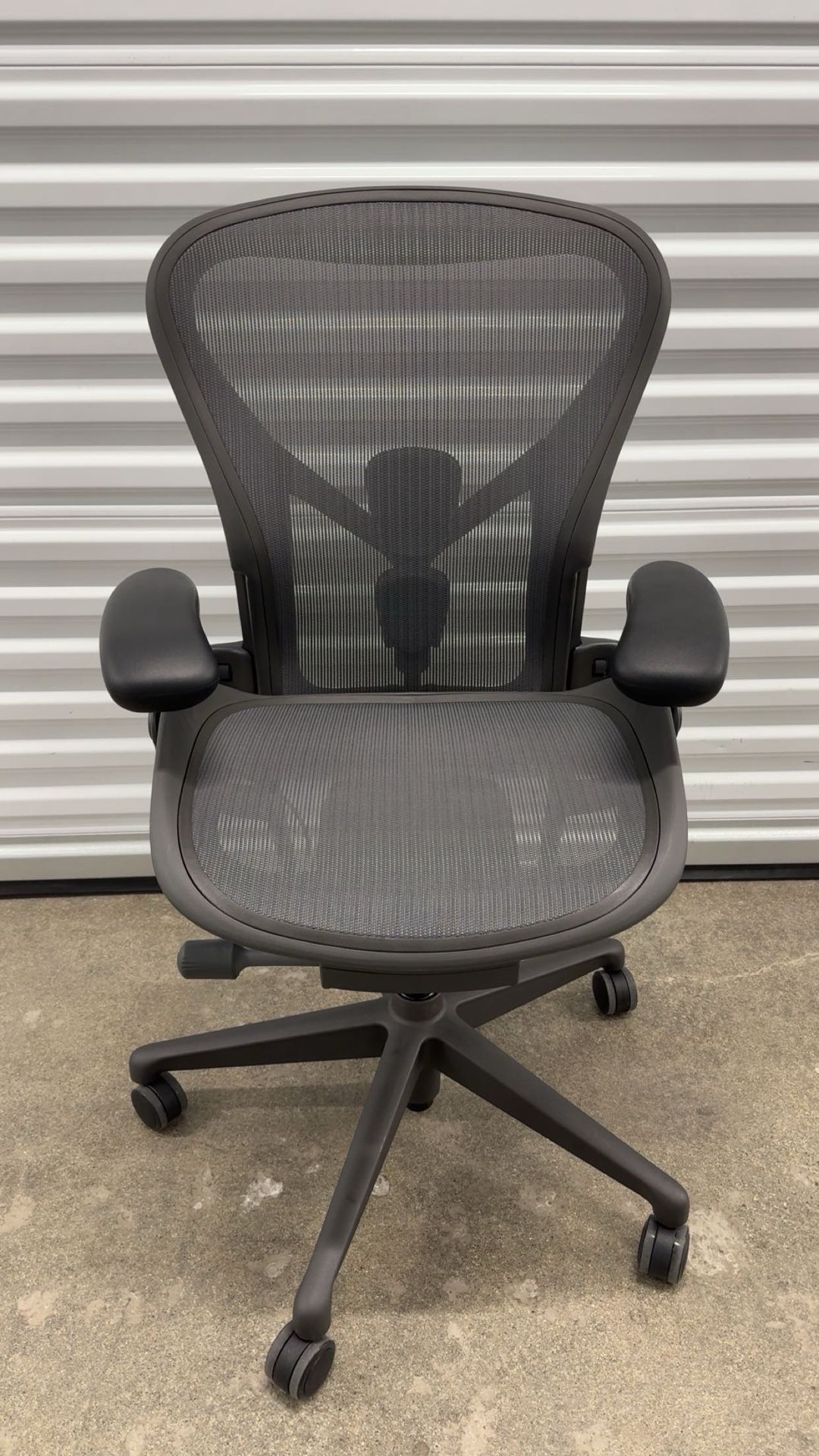 Brand new 2025 Herman Miller Aeron Remastered Size (B)