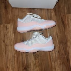Air Jordan 11 Retro Low Size 6.5y Woman 