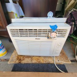 5,000 BTU AC/ Air Conditioner 