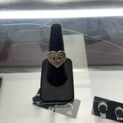 14k Gold 2.8 Gram Clear Stone Heart Ring