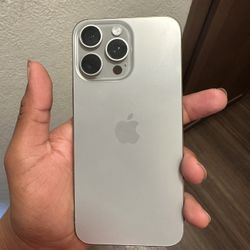 iPhone 15 Pro Max 