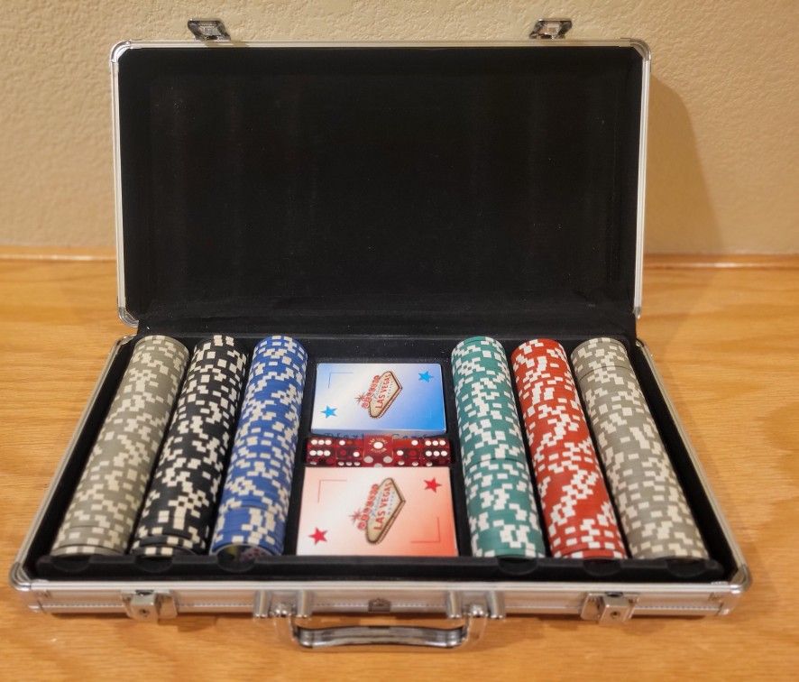 Poker Set With Metal Locking Case