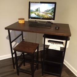 Desk W Stools