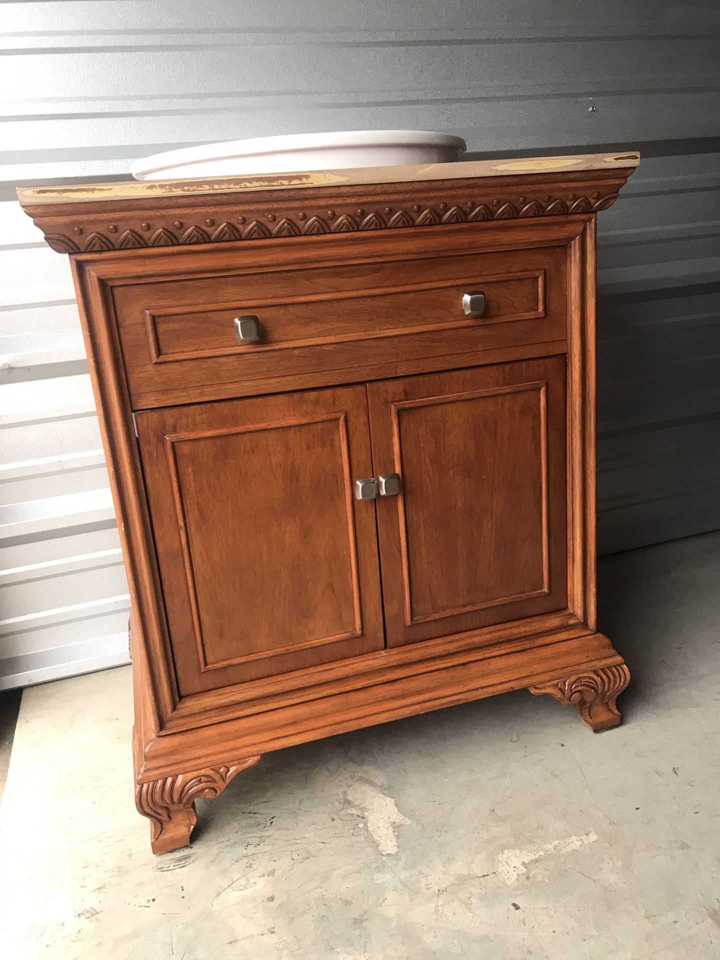 Bathroom vanity cabinet