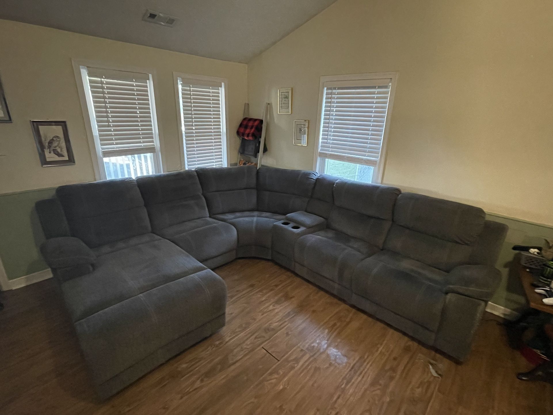6-piece Rooms To Go Power Reclining Sectional With Cupholders And USB Chargers