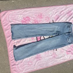 Low rise light wash jeans