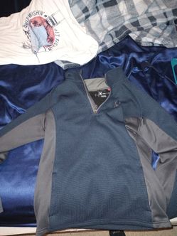 Spyder Quarter Zip (all clothes on my profile $100)