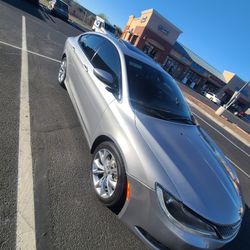 Chrysler 200