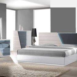 Queen Size Modern Platform Bedroom Set 
