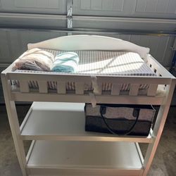 Delta Infant Changing Table With Pad
