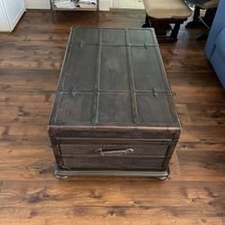 Coffee Table With 2 Good Size Drawers 