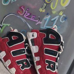 Nikes Up tempo Bulls Youth Size 11c 