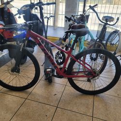 TREK Marlin 4  29rd Mountain Bike Like New Selling Cheap