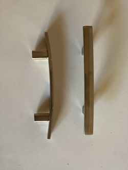  Cabinet/Drawer Pulls Satin Nickel Finish Screws included two large bags unused Total of 39 pulls 5 inches long 3 inch hole centers $30