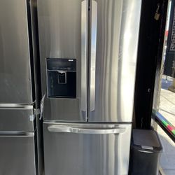 LG 30” Wide French Door Refrigerator - Apartment Size