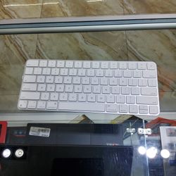 Apple White Key Board 