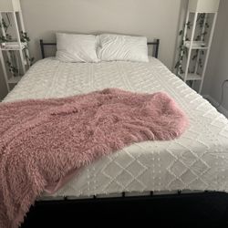 Queen size memory foam mattress 