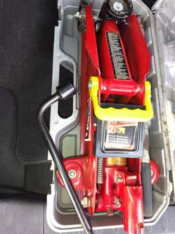 USED LIFTING JACK FOR SALE 40$