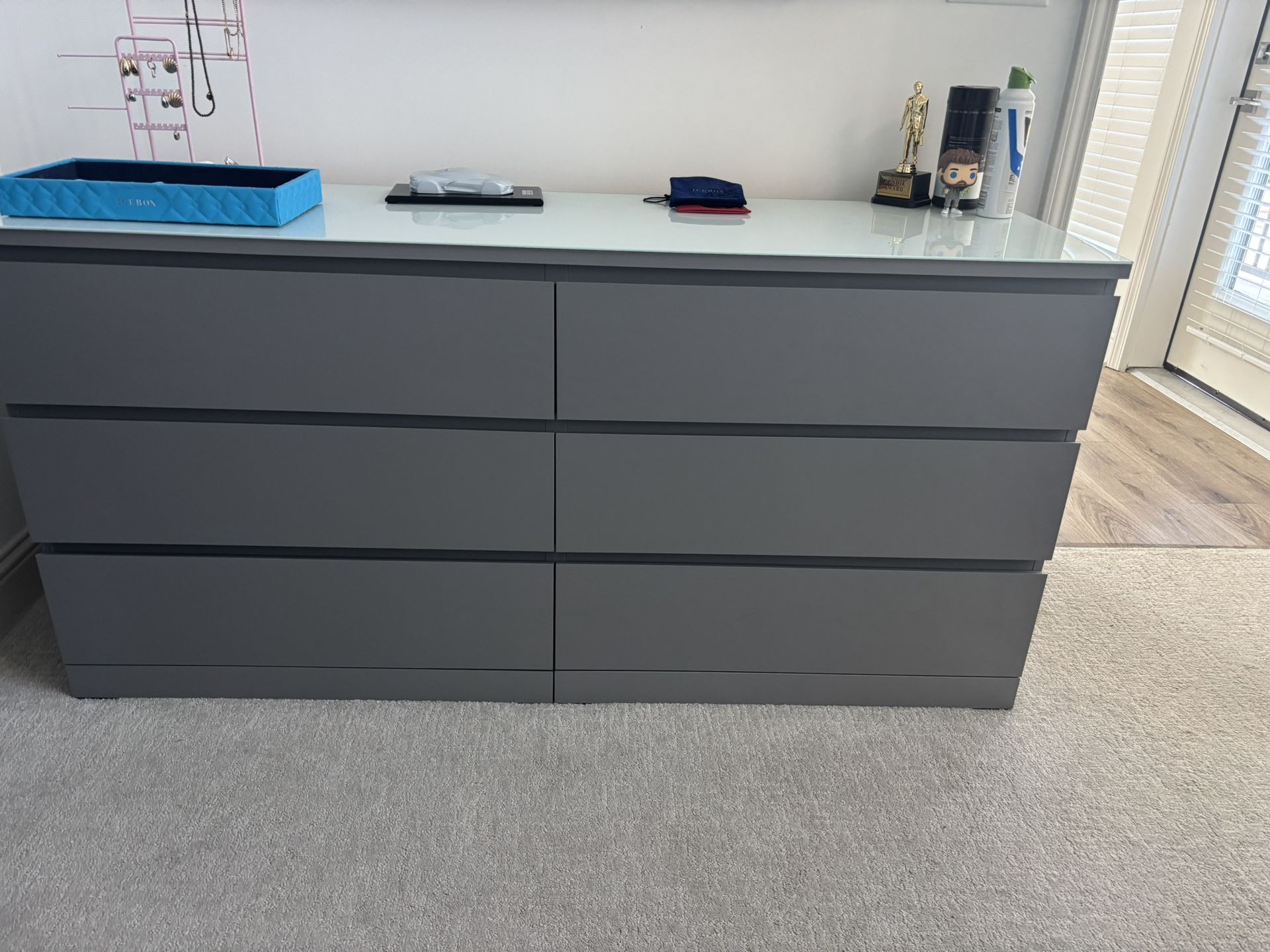 Dresser