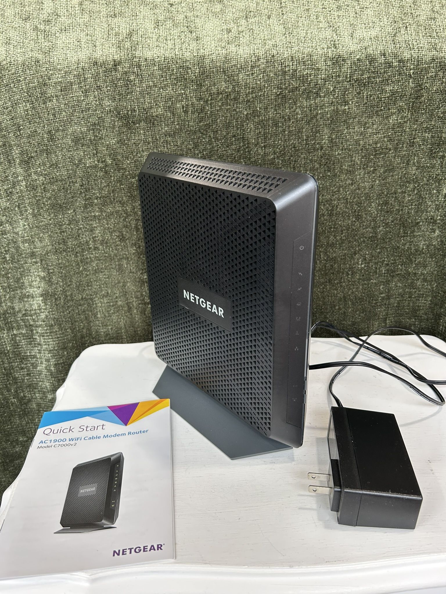 NETGEAR AC1900 WiFi Cable Black Modem Router - Model C7000v2