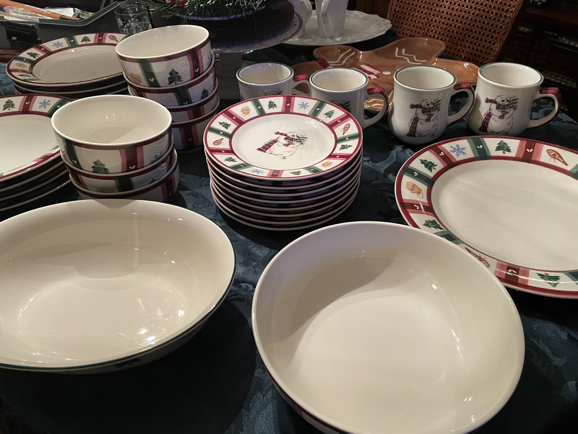 Dinnerware Set PFALTZGRAFF “Snow Bear” Holiday Salad Dinner Plates