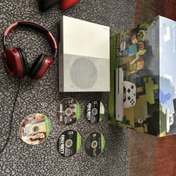 Xbox One 500GB with 5 Games + Extras - $250 OBO