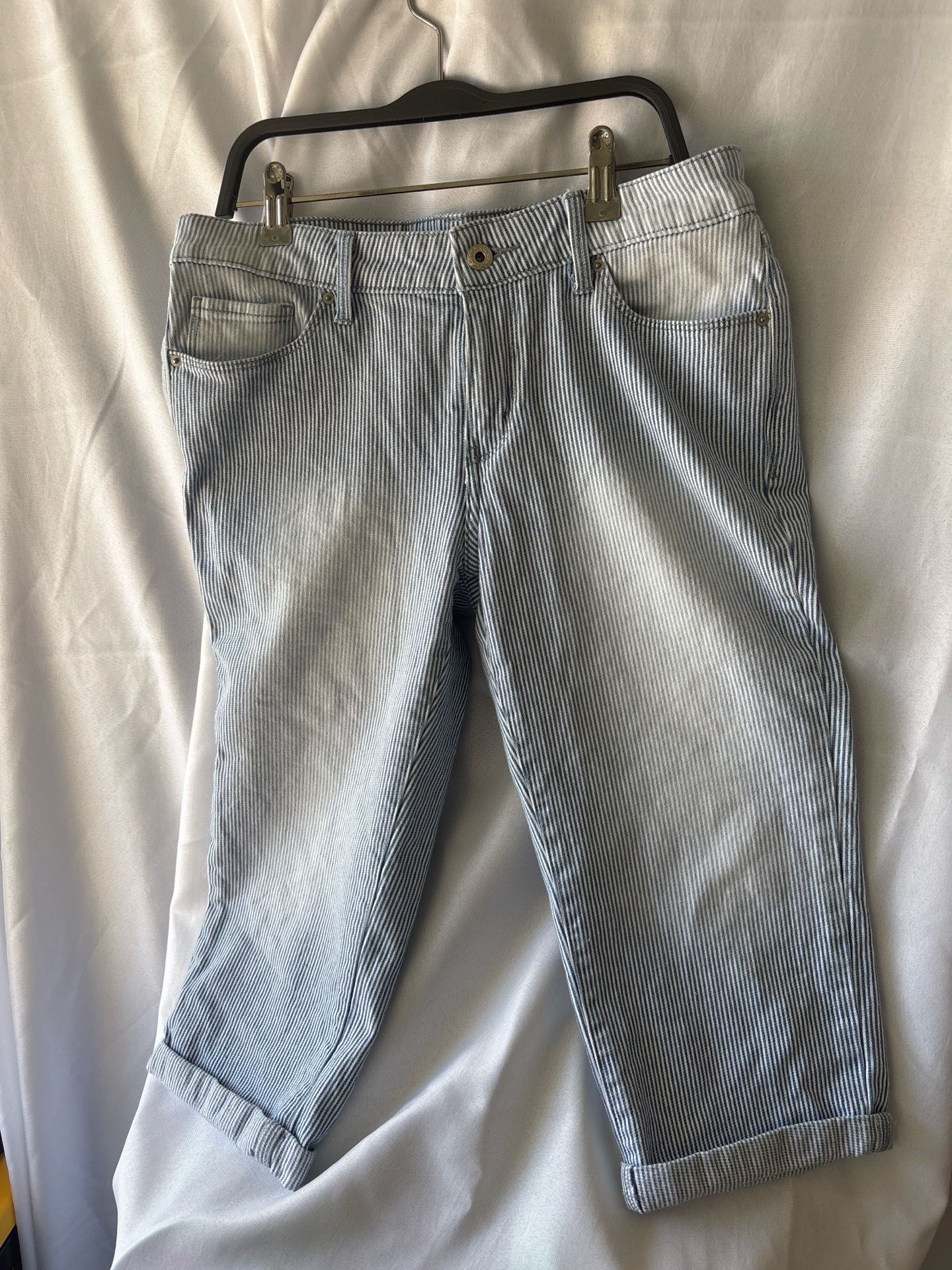 Levi size 6 capri striped