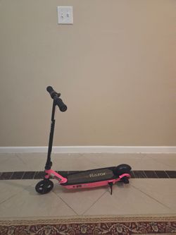 electric scooter used like new very good condition
