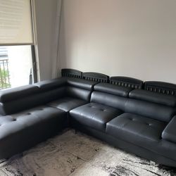 CITY FURNITURE BLACK LEATHER COUCH. Adjustable Head Rests.  