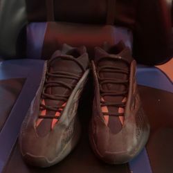 Adidas Yeezy 700 V3 10.5 