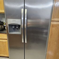 Fridge With Ice Maker