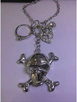 Skull charm necklace