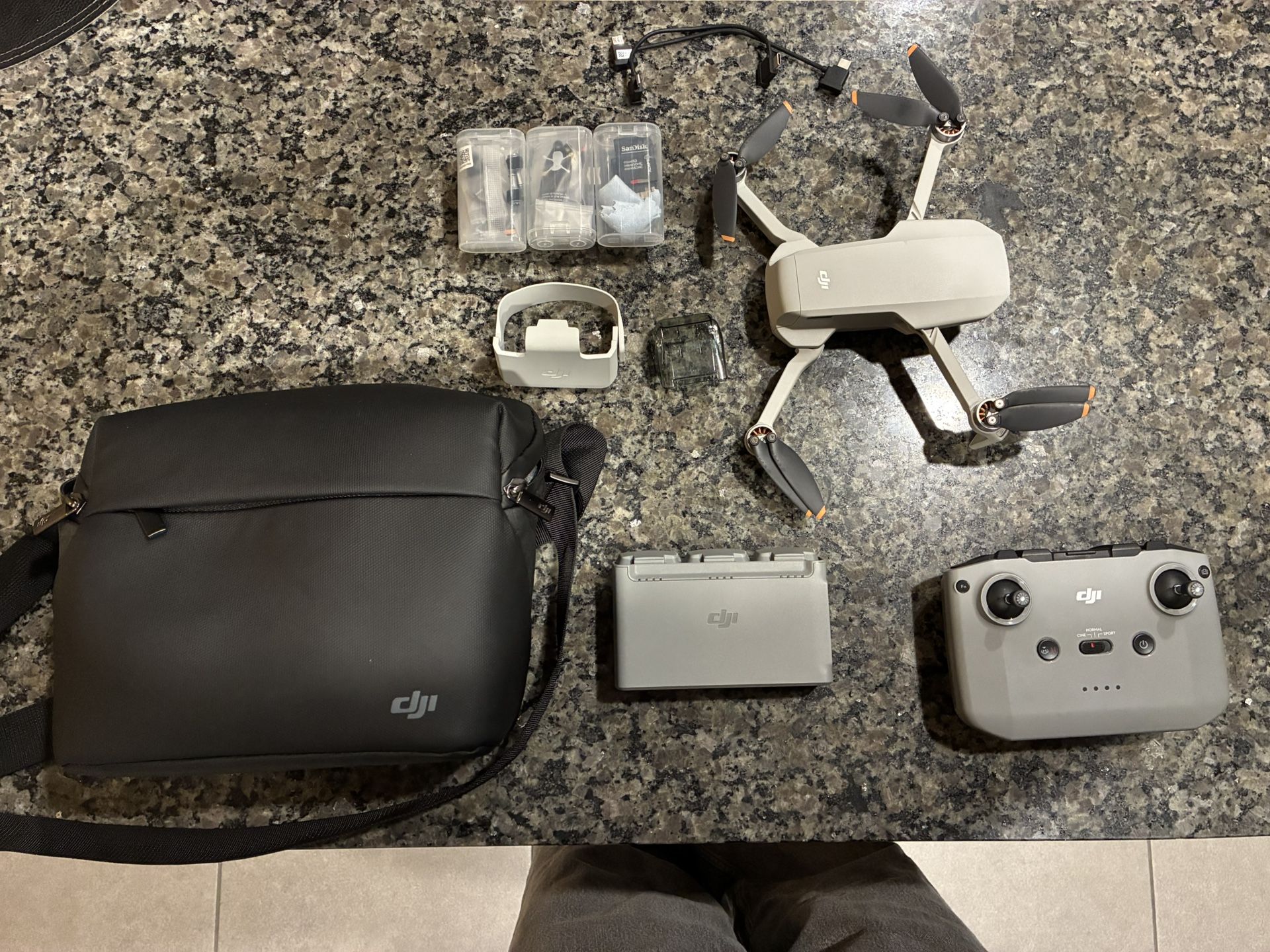 DJI Mini 2 Fly More Combo + Hard Case 