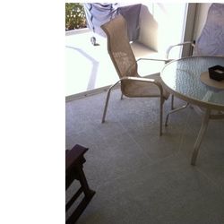 Gorgeous Like New Patio Table And 4 Chairs