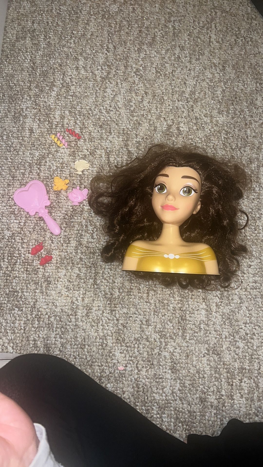 Disney Princess Belle Styling Head. One of the red barrettes is missing back clasp. Does not come with rubber bands. Hair is a lil tangled but can be