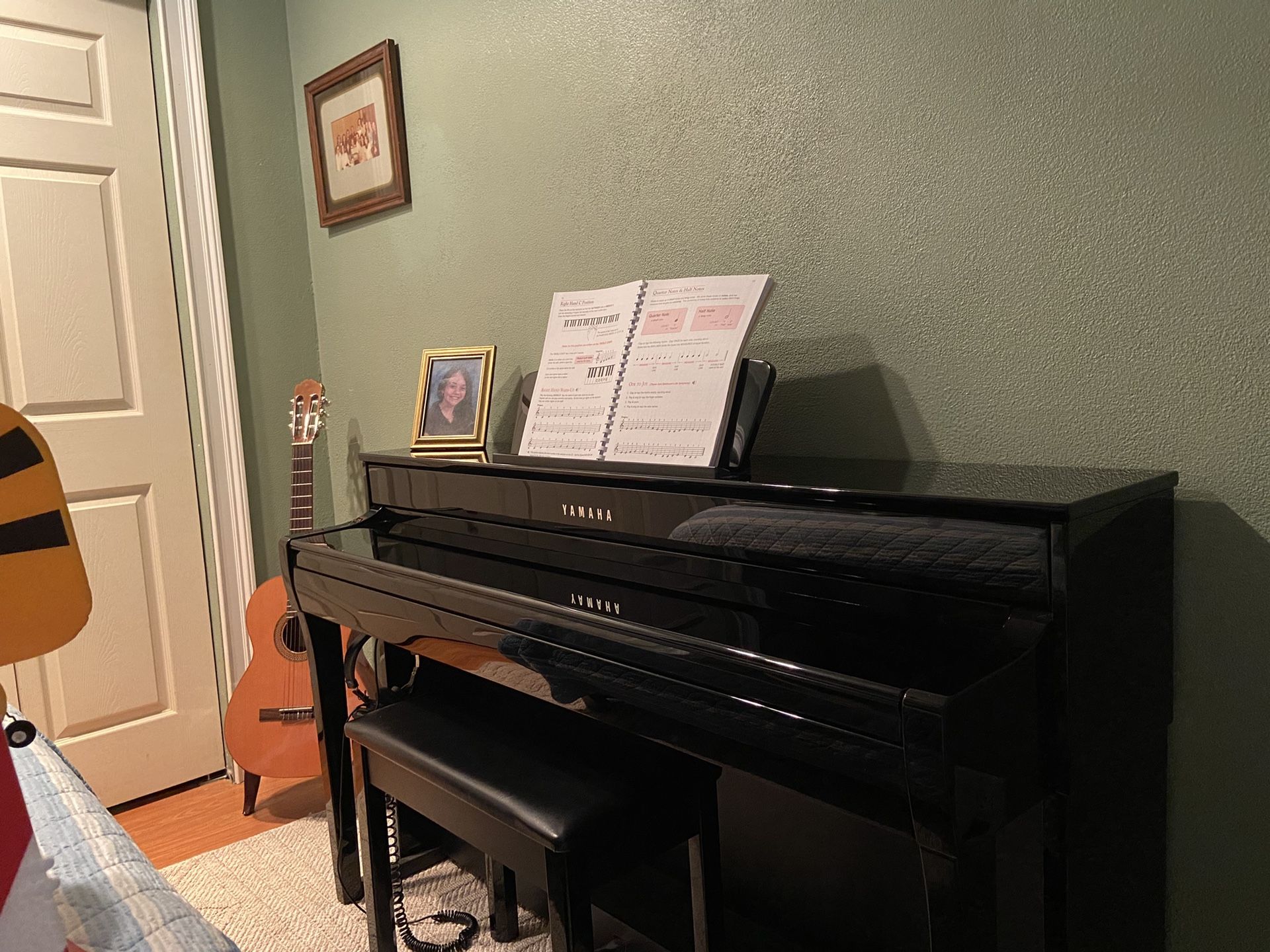 Yamaha Clavinova CLP-735 Black Ebony Finish