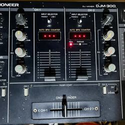 DJ Mixer Pioneer DJM 300 Black for Technics Turntable Made In Japan - Powers On