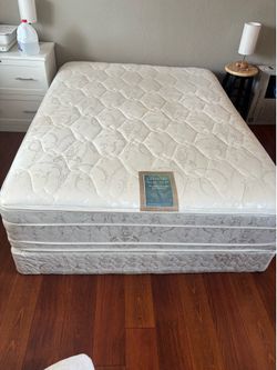 Queen size mattress with box springs