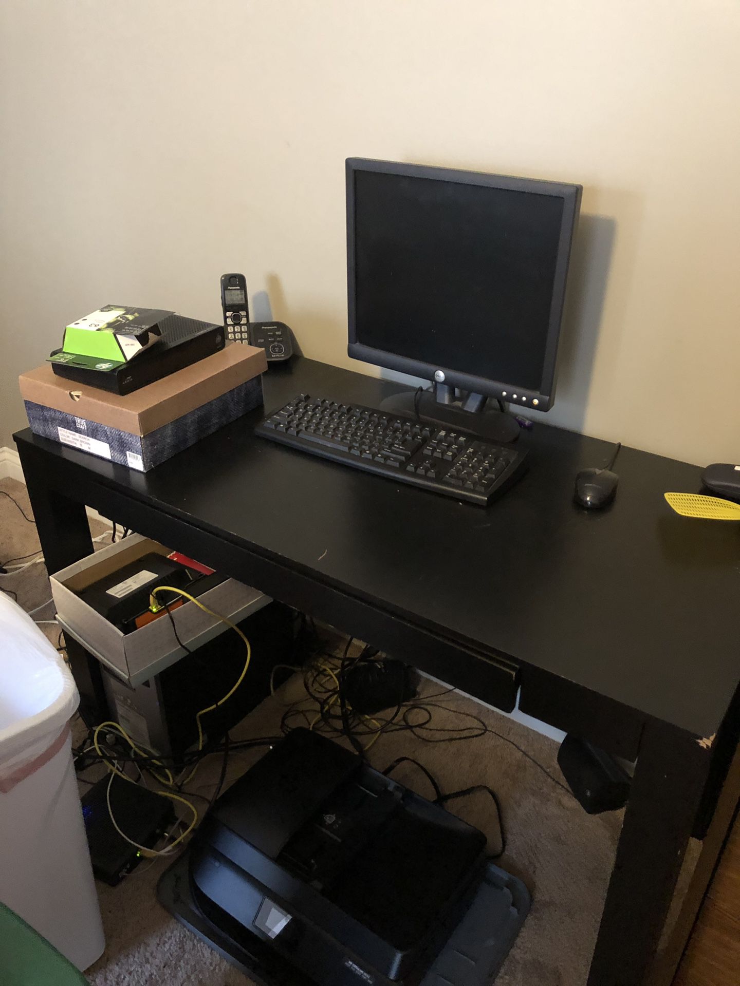 Computer desk with drawer