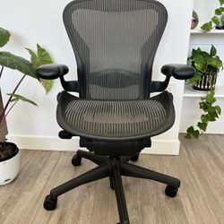 Herman Miller Aeron Chair - Size B  ( FREE DELIVERY )