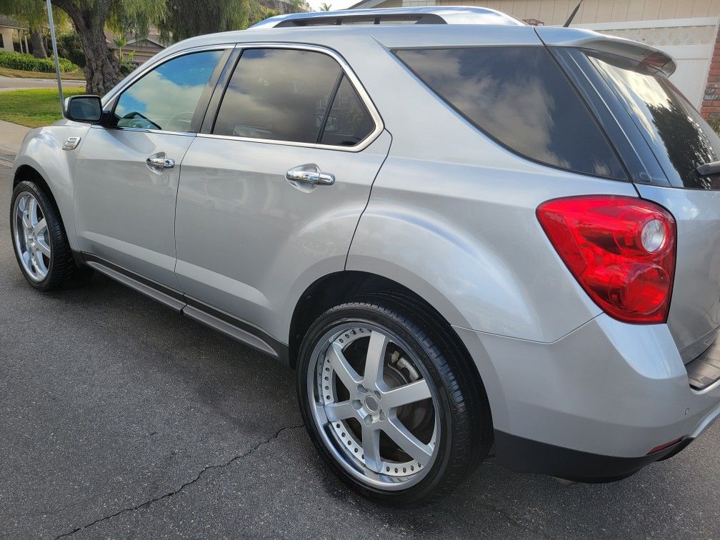 Chevy Equinox, Clean Title, Smogged, 22"rims, Backup Camera, Clean Inside And Out 