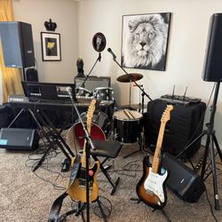 Speakers & Guitar 