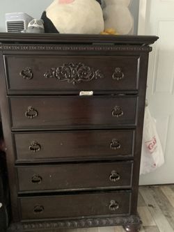 Dresser With Mirror 